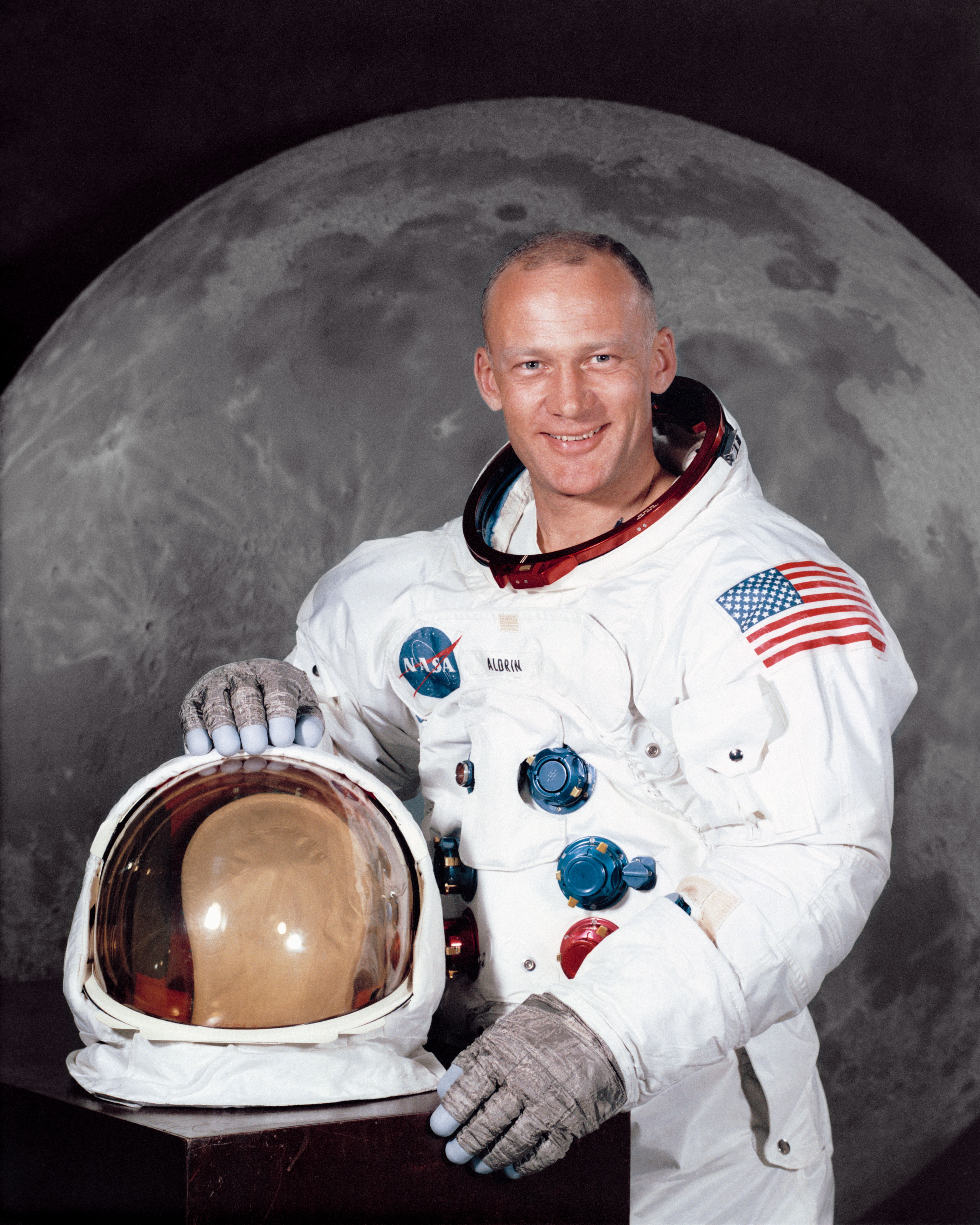 Buzz Aldrin lead image