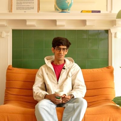 Chaitanya Choudhary 的真人頭像
