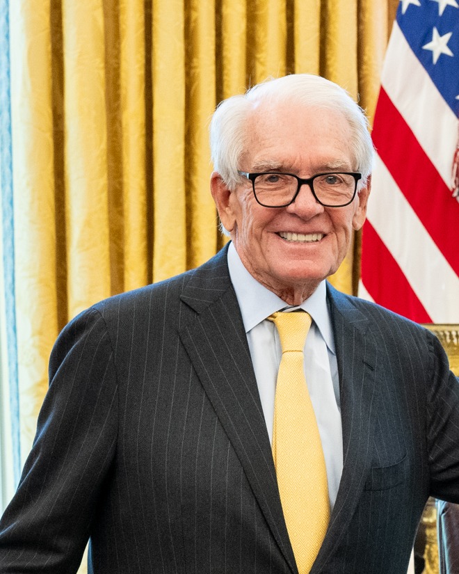 Charles R. Schwab 本人照片