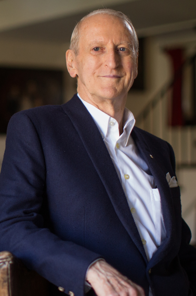 Donald K. Johnson 本人照片