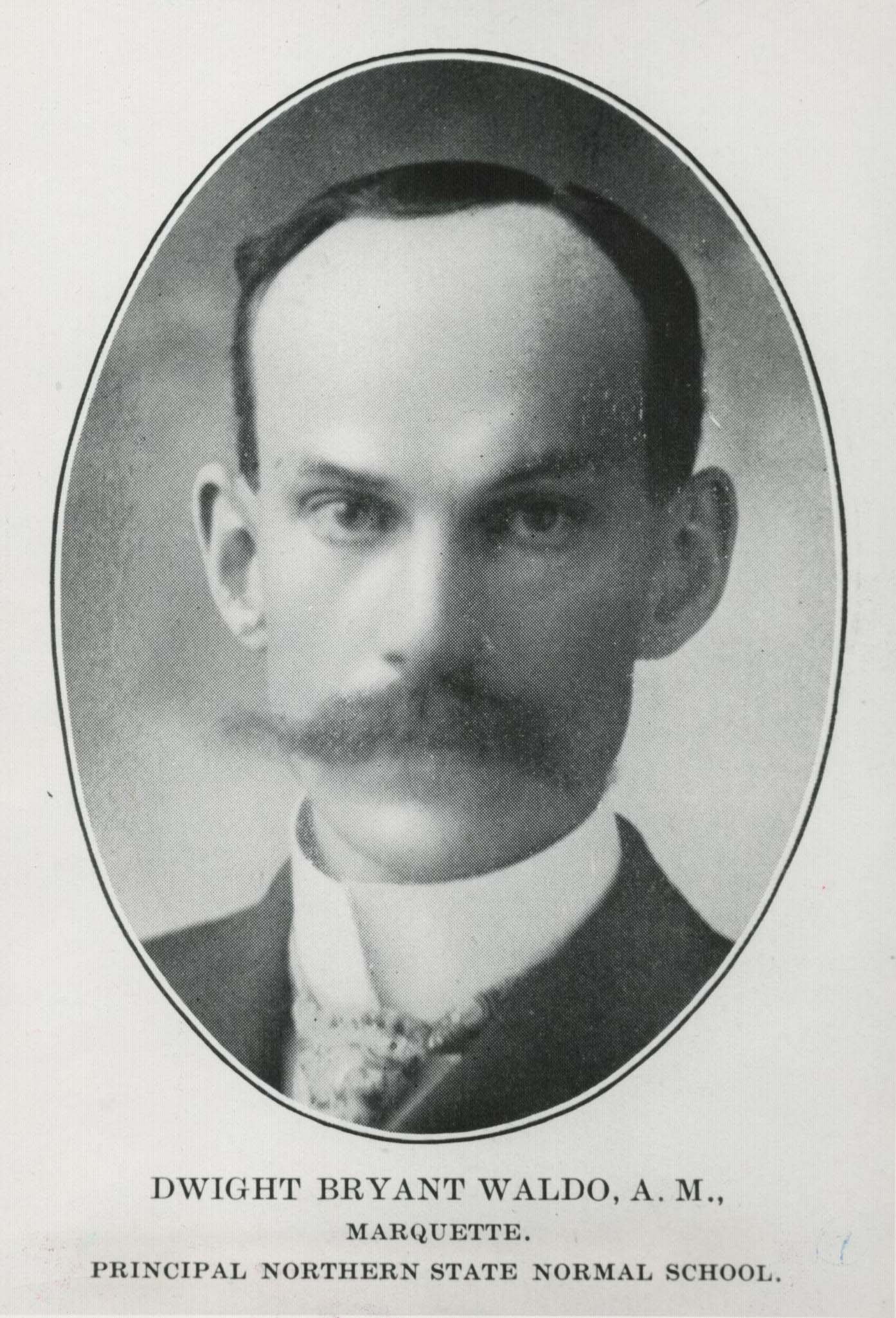Dwight B. Waldo 本人照片