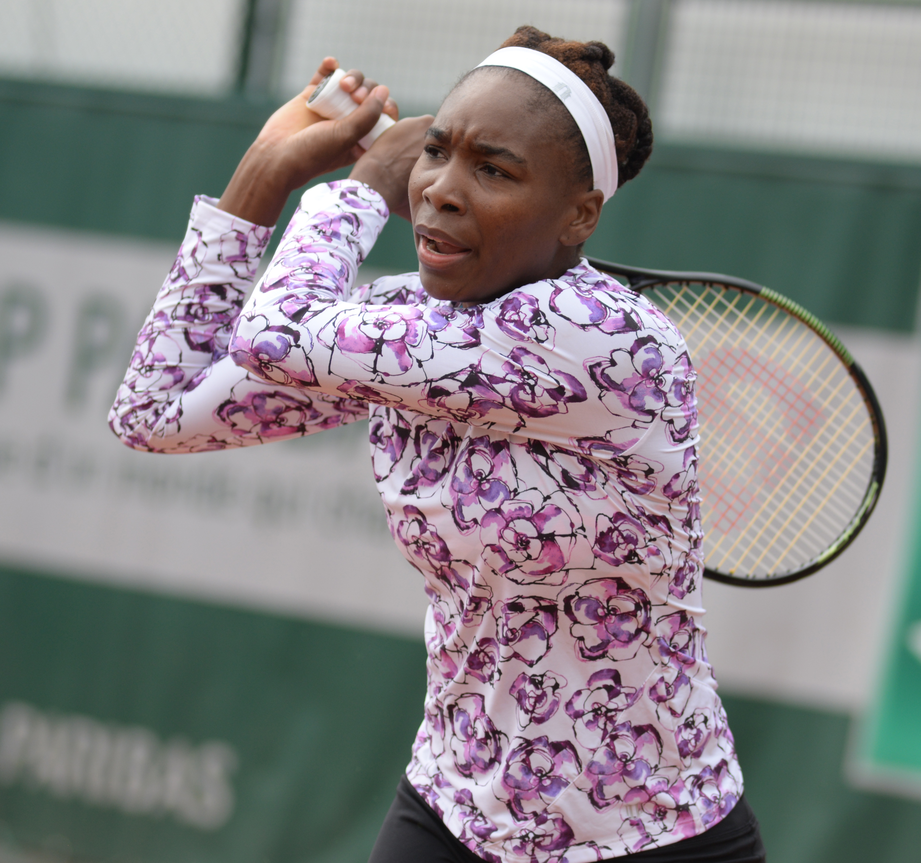 Venus Williams在網球場上的清晰照片